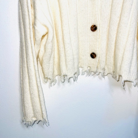 Double Zero Cream Thick Knit Ribbed Fray Hem Cardigan Sweater Medium Women’s - Picture 4 of 10